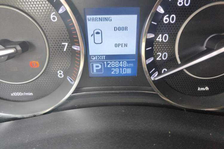 Used Nissan Patrol 2017 4.0L SE Middle East Version Odometer Close Up