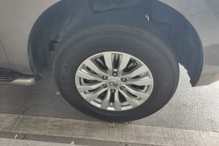 Used Nissan Patrol 2017 4.0L SE Middle East Version Right Front Wheel Hub