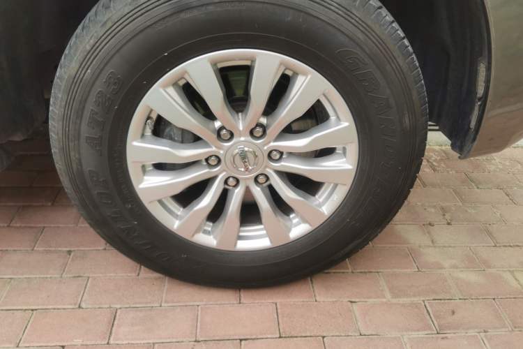 Used Nissan Patrol  Right Front Wheel Hub