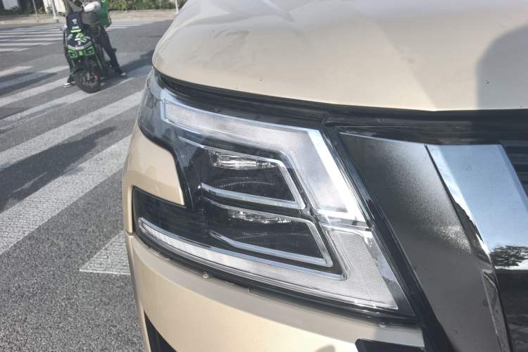 Used Nissan Patrol  Right Front Headlight