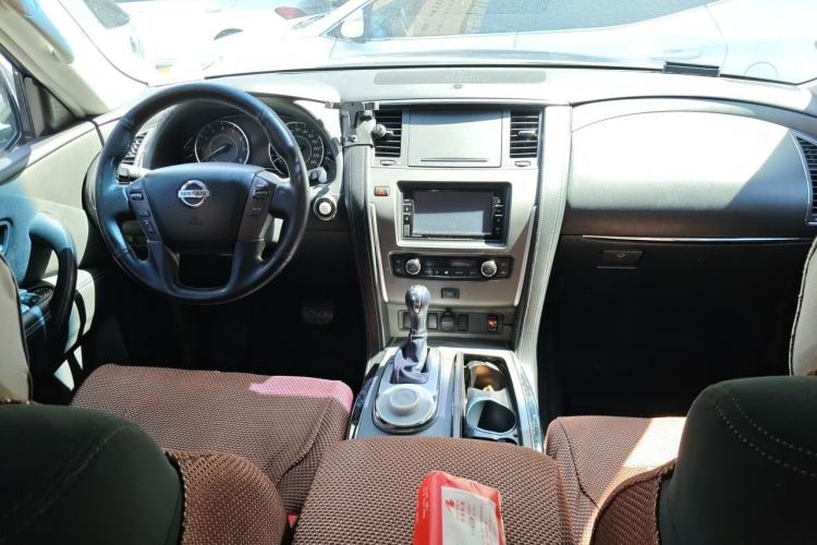 Used Nissan Patrol 2017 Y62 4.0 XE U.S.-Spec Model Center Console