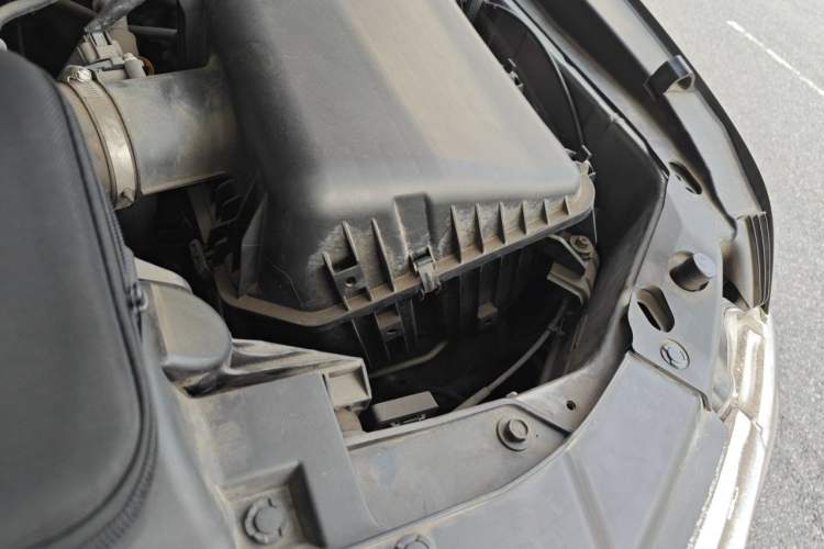 Used Nissan Patrol 2017 4.0L XE Middle East Version Engine Bay Left
