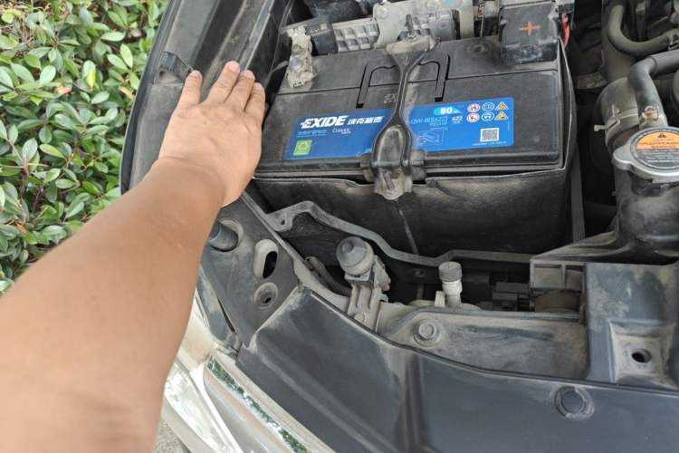 Used Nissan Patrol 2017 4.0L XE Middle East Version Engine Bay Right