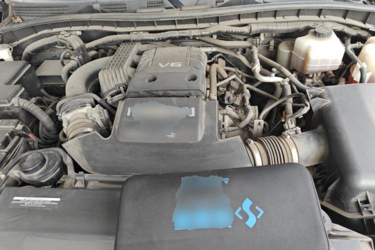 Used Nissan Patrol 2017 4.0L XE Middle East Version Engine Bay
