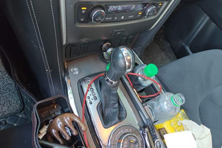 Used Nissan Patrol 2017 4.0L XE Middle East Version Gear Lever