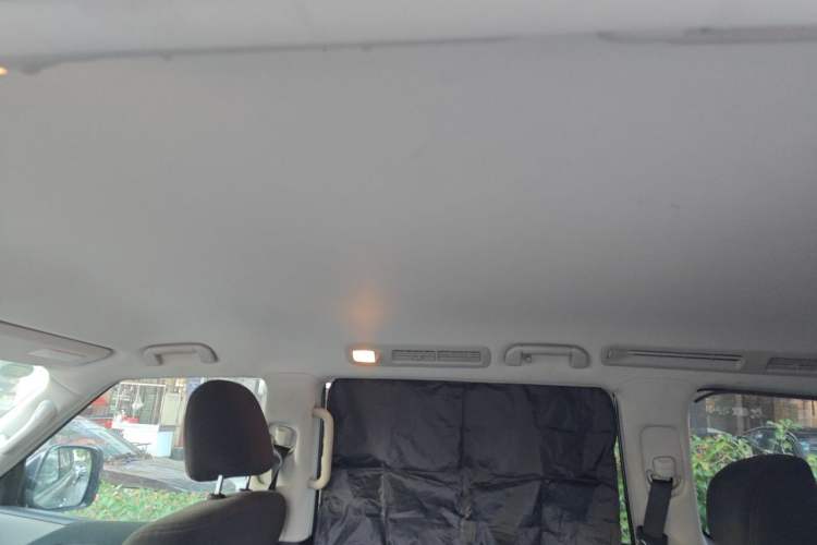 Used Nissan Patrol 2017 4.0L XE Middle East Version Headliner