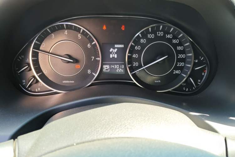 Used Nissan Patrol 2017 Y62 4.0 XE U.S.-Spec Model Odometer Close Up
