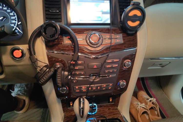 Used Nissan Patrol  Audio And AC Panel