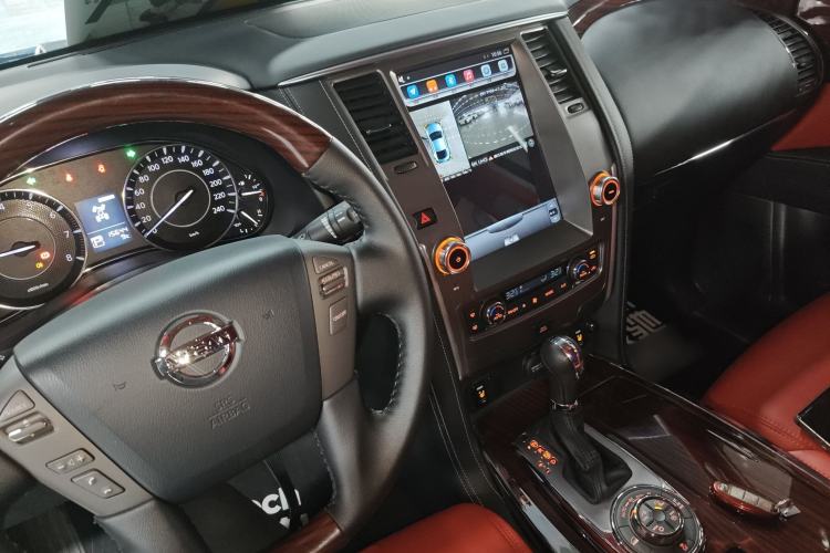 Used Nissan Patrol 2017 Y62 4.0L LE Middle East Edition Center Console