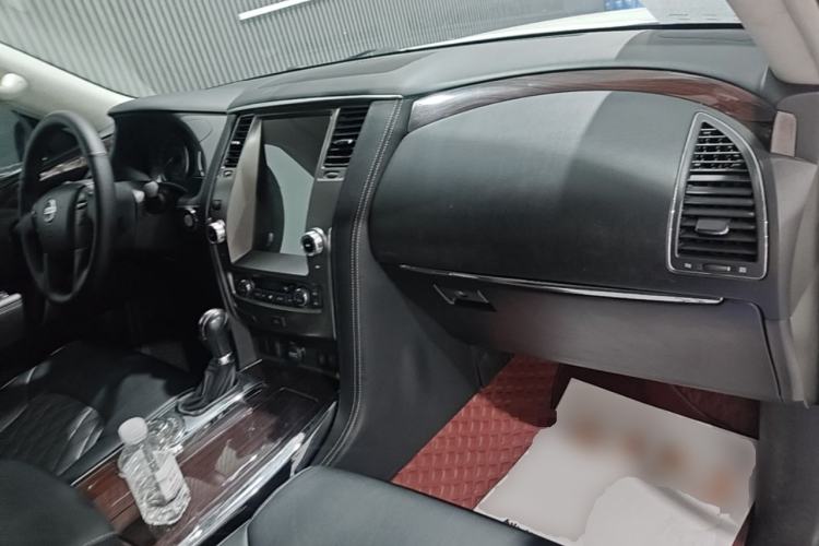 Used Nissan Patrol 2017 4.0L SE U.S.-Spec Version Center Console