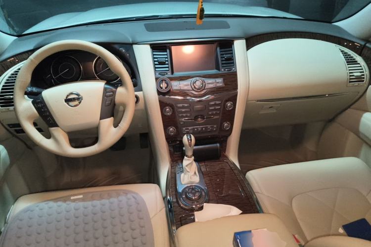 Used Nissan Patrol 2017 4.0L SE U.S.-Spec Version Center Console