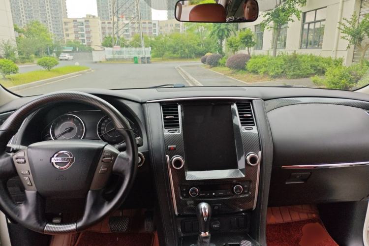 Used Nissan Patrol 2017 Y62 4.0 XE U.S.-Spec Model Center Console