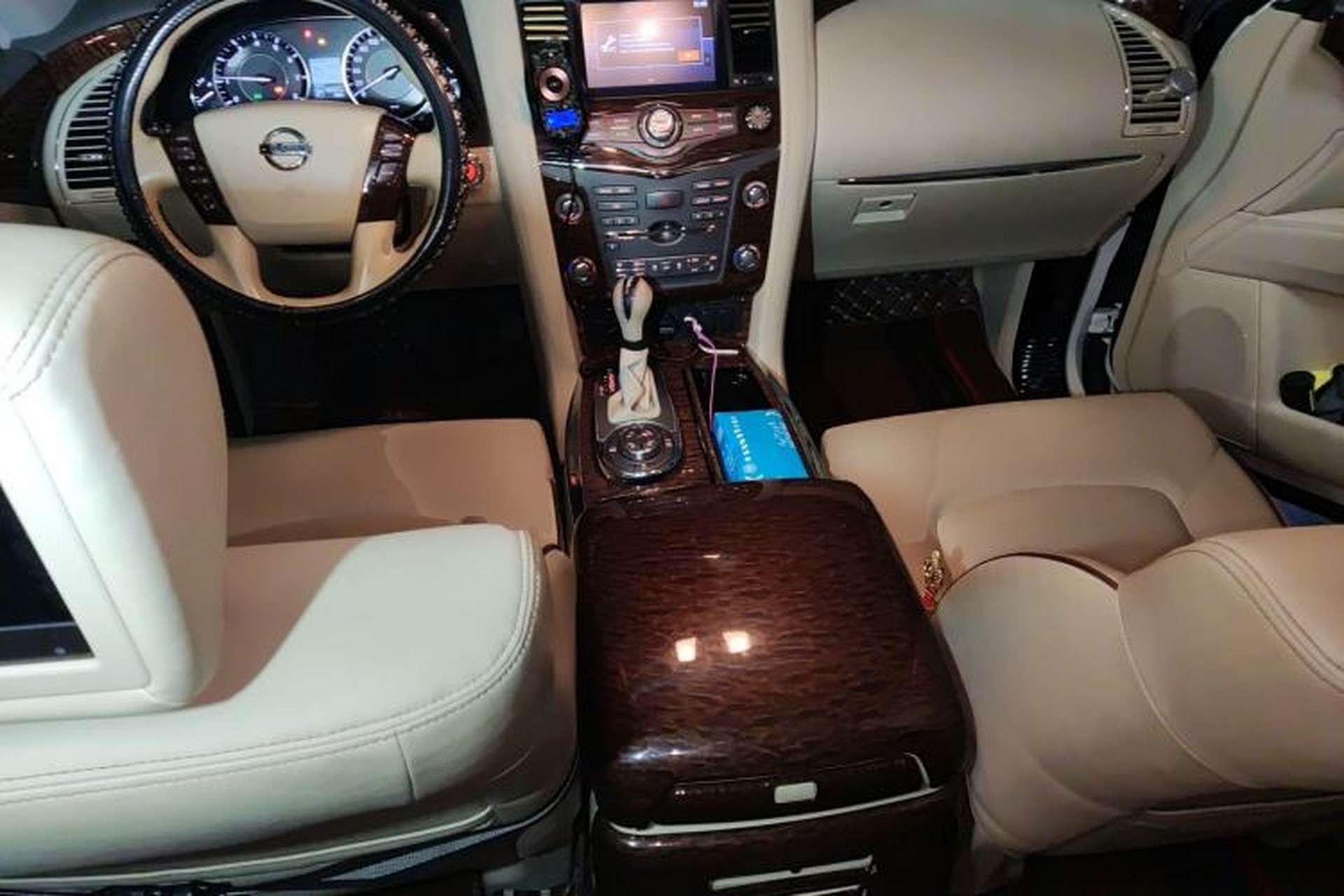 Used Nissan Patrol 2017 4.0L SE U.S.-Spec Version Center Console