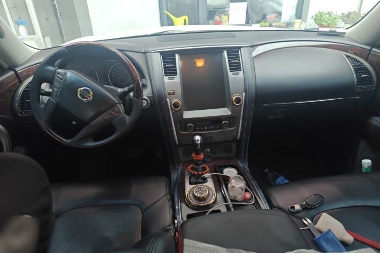 Used Nissan Patrol 2017 4.0L SE U.S.-Spec Version Center Console
