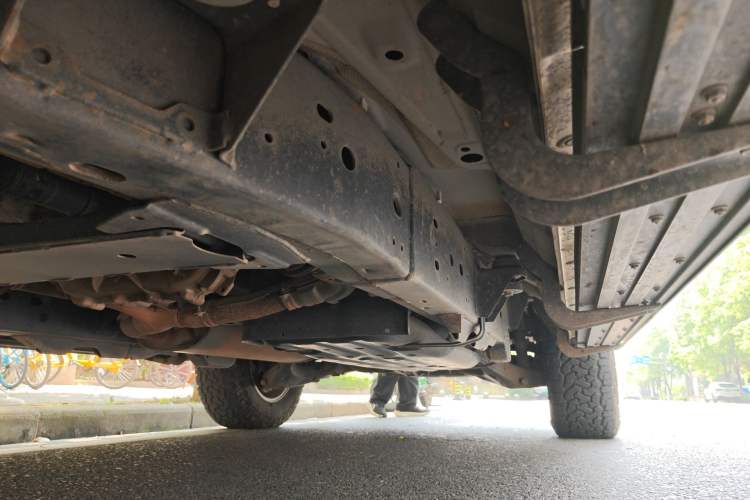 Used Nissan Patrol 2017 4.0L SE U.S.-Spec Version Chassis Front Left