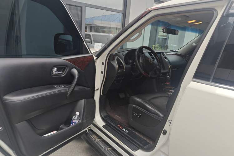 Used Nissan Patrol 2017 4.0L SE U.S.-Spec Version Driver Seat