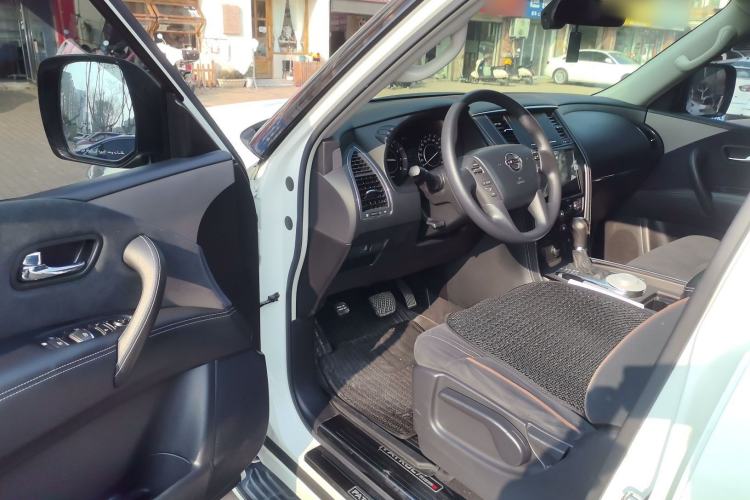 Used Nissan Patrol 2017 4.0L SE U.S.-Spec Version Driver Seat