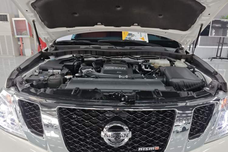 Used Nissan Patrol 2017 Y62 4.0L LE Middle East Edition Engine Bay