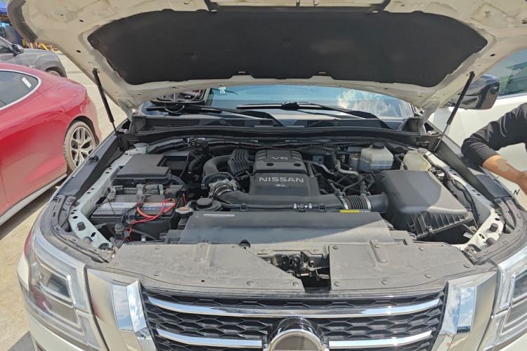 Used Nissan Patrol  Engine Bay
