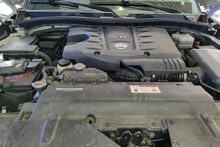 Used Nissan Patrol 2017 5.6L Standard Edition Engine Bay