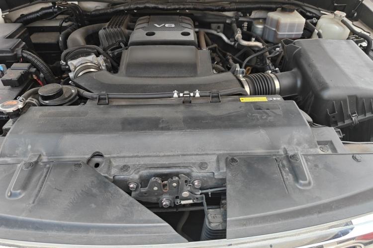 Used Nissan Patrol 2017 4.0L XE Middle East Version Engine Bay