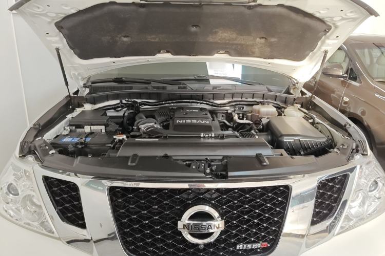 Used Nissan Patrol 2017 4.0L SE U.S.-Spec Version Engine Bay
