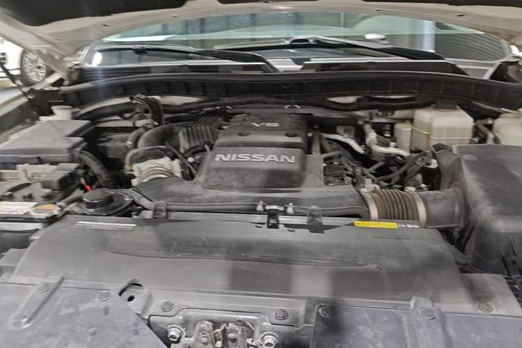 Used Nissan Patrol 2017 4.0L SE U.S.-Spec Version Engine Bay