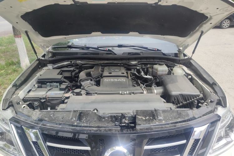 Used Nissan Patrol  Engine Bay