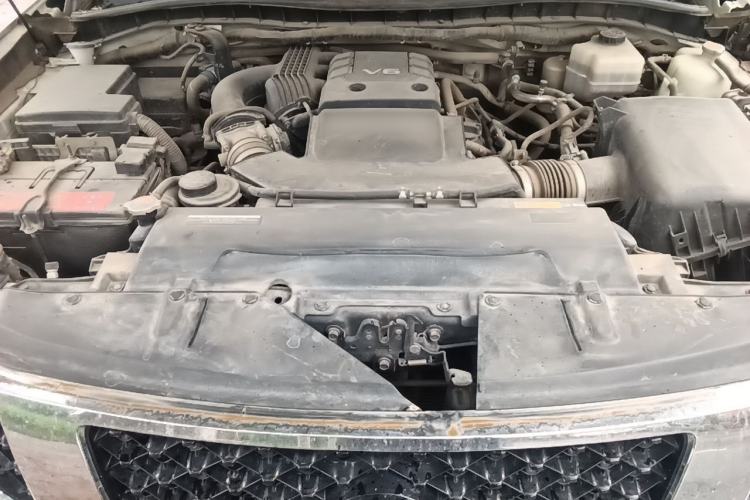 Used Nissan Patrol  Engine Bay