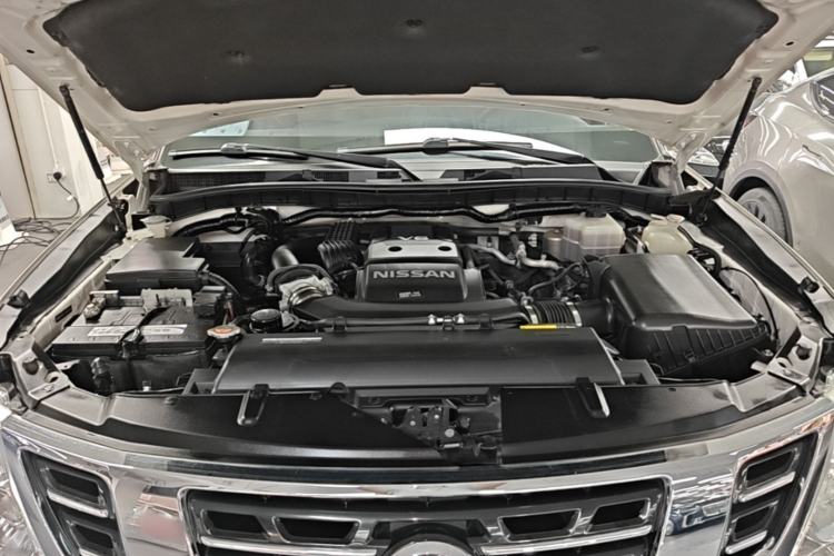 Used Nissan Patrol 2017 4.0L XE Middle East Version Engine Bay