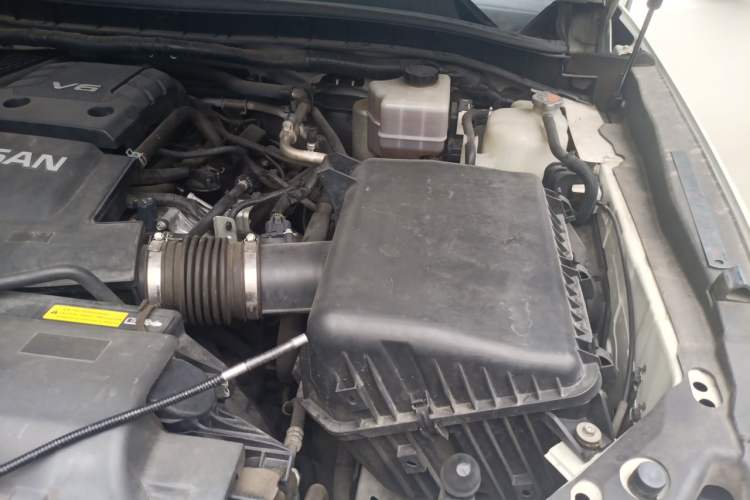 Used Nissan Patrol 2017 Y62 4.0L SE-T2 BOSE – Middle East Engine Bay Left