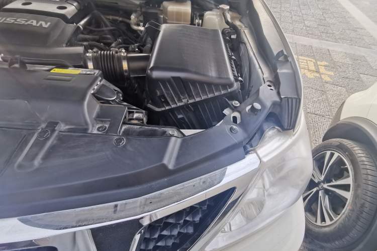 Used Nissan Patrol  Engine Bay Left
