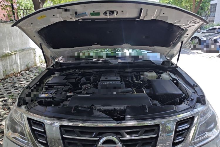 Used Nissan Patrol 2017 Y62 4.0L SE-T2 BOSE – Middle East Engine Bay