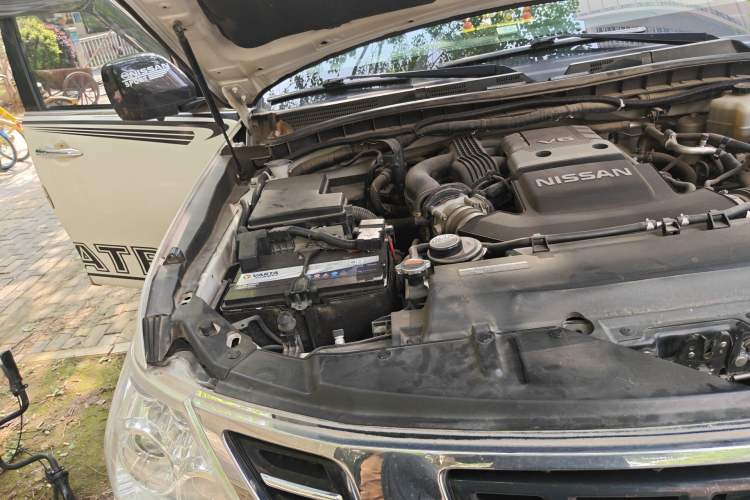 Used Nissan Patrol 2017 4.0L SE U.S.-Spec Version Engine Bay Right