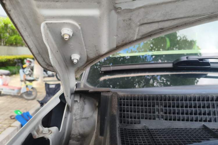 Used Nissan Patrol  Engine Bay Right