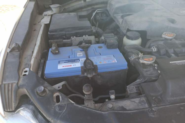 Used Nissan Patrol 2017 5.6L Standard Edition Engine Bay Right