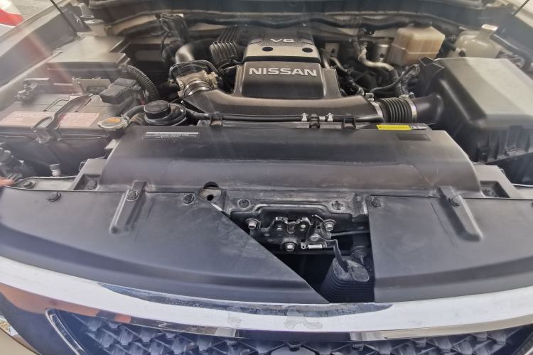 Used Nissan Patrol  Engine Bay