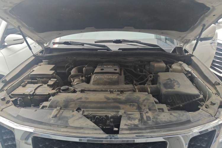 Used Nissan Patrol 2017 4.0L SE U.S.-Spec Version Engine Bay