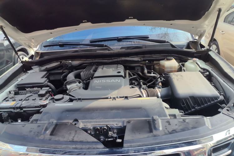 Used Nissan Patrol 2017 4.0L SE U.S.-Spec Version Engine Bay