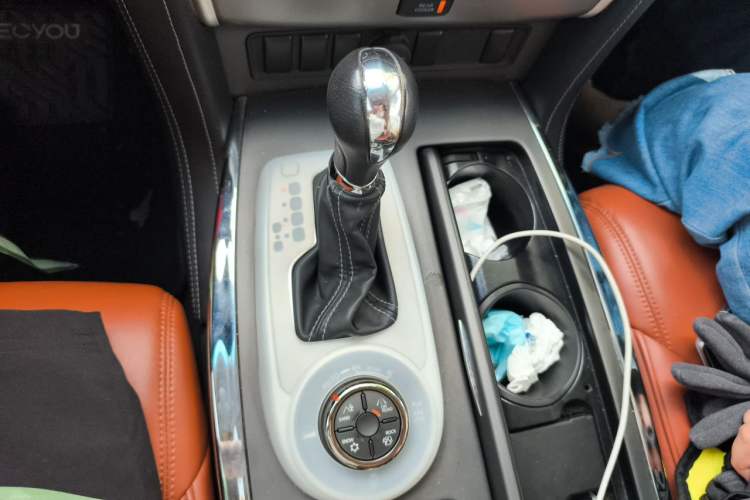 Used Nissan Patrol 2017 4.0L Parallel Import Gear Lever