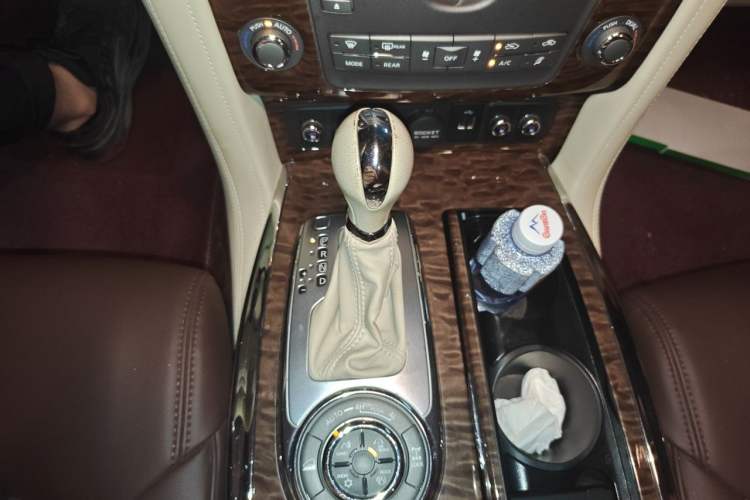 Used Nissan Patrol 2017 4.0L Parallel Import Gear Lever