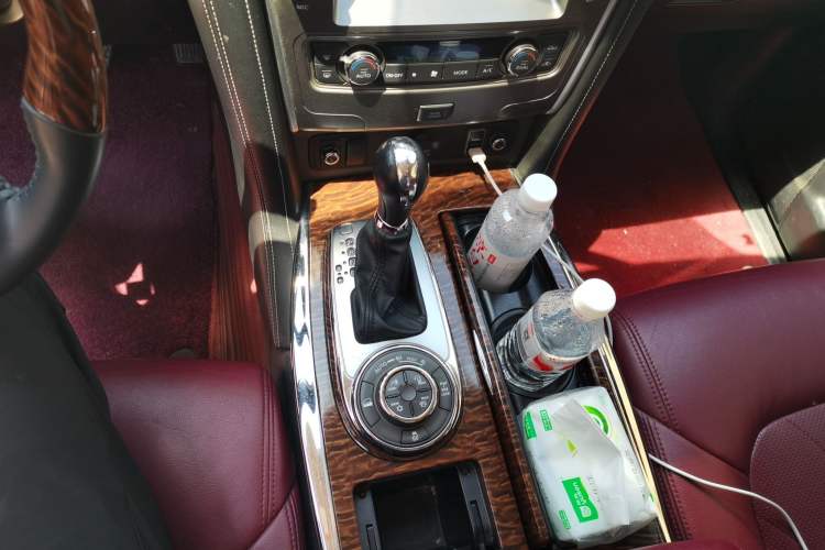 Used Nissan Patrol 2017 4.0L Parallel Import Gear Lever