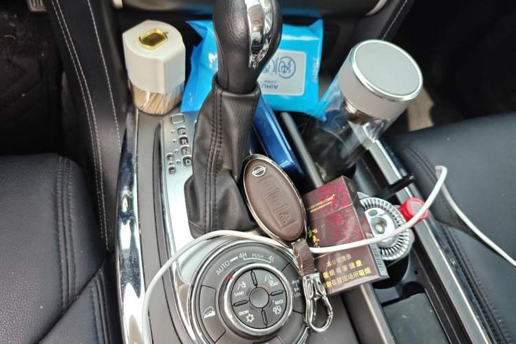 Used Nissan Patrol 2017 4.0L XE Middle East Version Gear Lever