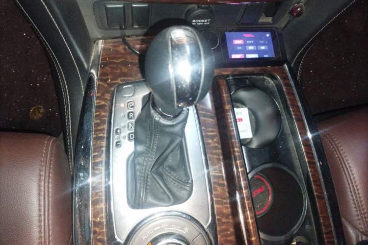 Used Nissan Patrol 2017 4.0L Parallel Import Gear Lever