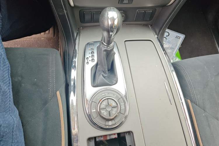 Used Nissan Patrol  Gear Lever