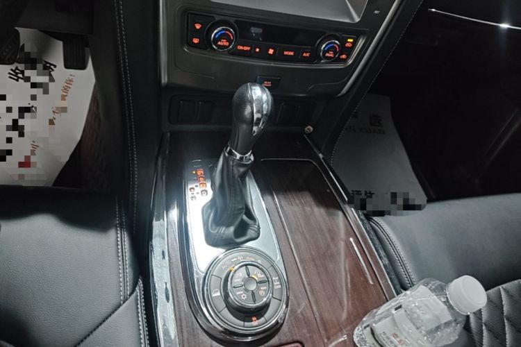Used Nissan Patrol 2017 4.0L SE U.S.-Spec Version Gear Lever