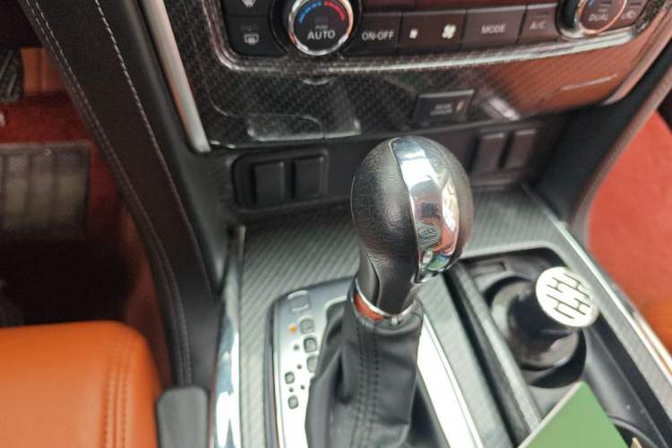 Used Nissan Patrol 2017 Y62 4.0 XE U.S.-Spec Model Gear Lever