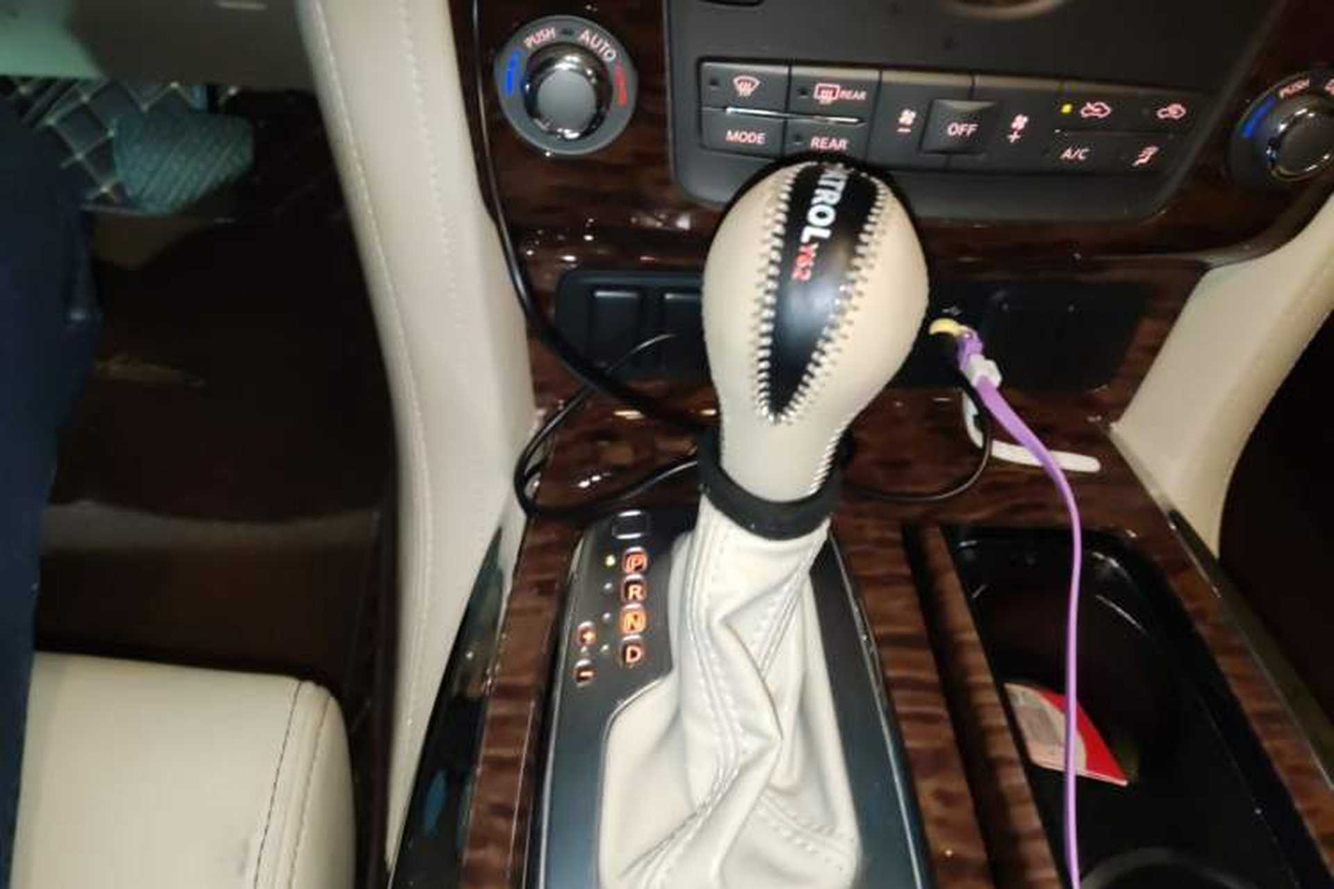 Used Nissan Patrol 2017 4.0L SE U.S.-Spec Version Gear Lever