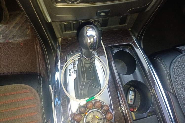 Used Nissan Patrol 2017 4.0L XE Middle East Version Gear Lever