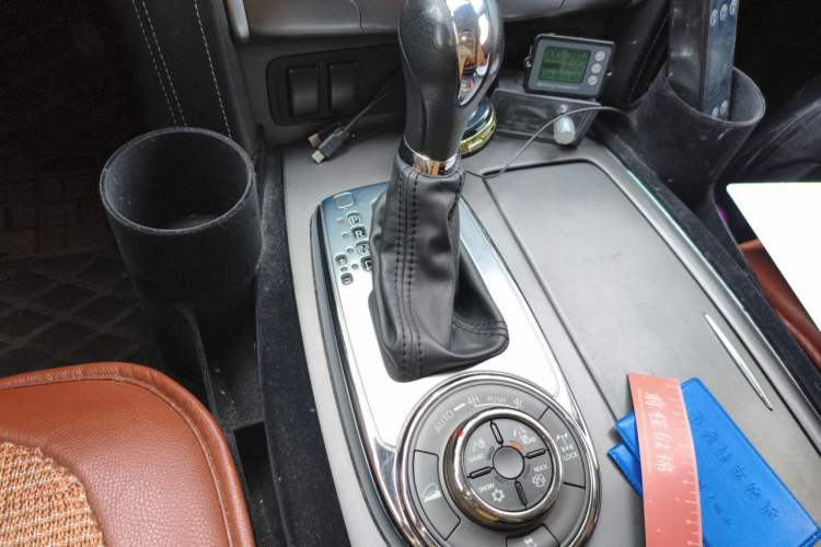 Used Nissan Patrol 2017 4.0L XE Middle East Version Gear Lever